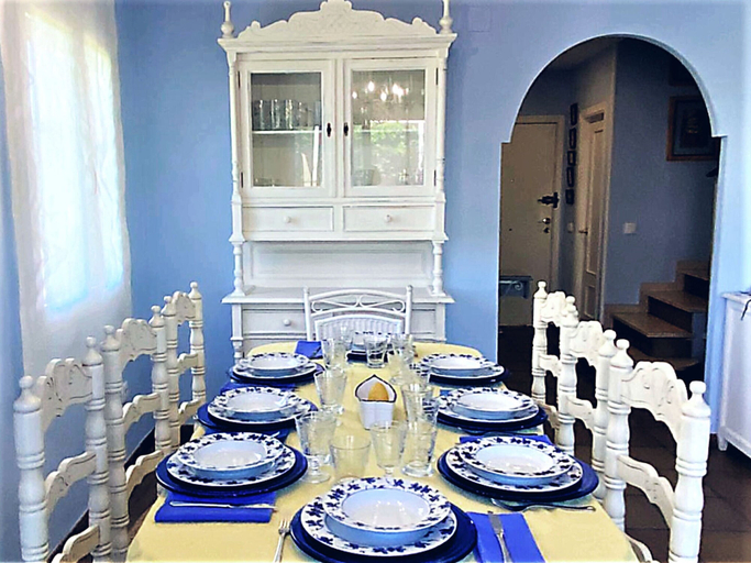 Dining 5, Belvilla by OYO Holiday Home in Rota, Cádiz
