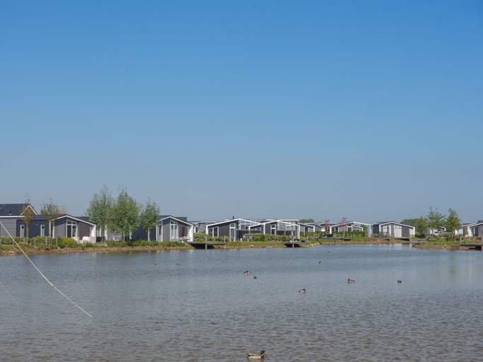 Others 5, House in Zeeland by the Lake, Kapelle