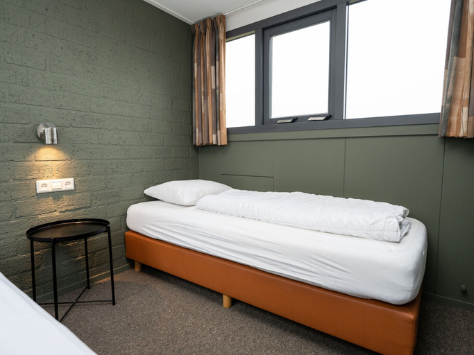 Room 4, Holiday Home on Texel With Conservatory, Texel