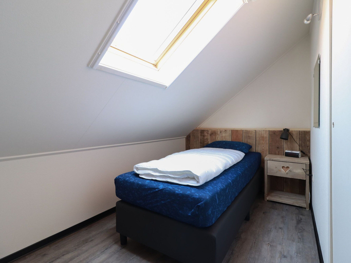 Bedroom 3, Holiday Home in a Holiday Park in Friesland, Wûnseradiel