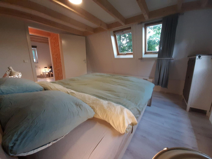 Room 4, Holiday Home in Voorthuizen With Hot Tub, Barneveld