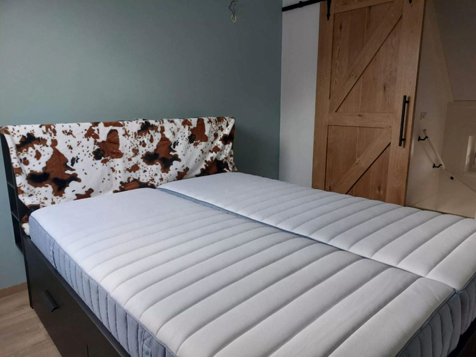 Bedroom 2, Comfortable Holiday Home With hot tub, Wierden