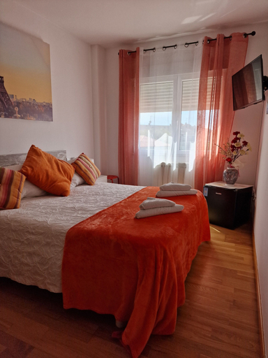 Bedroom 3, Pensión Myrian, A Coruña