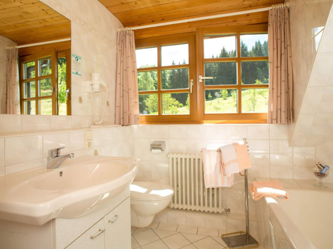 Bathroom 4, Holiday Apartment Tannenblick, Breisgau-Hochschwarzwald