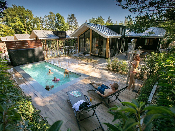 Pool 3, Luxury Lodge With Private Swimming Pool, Rhenen