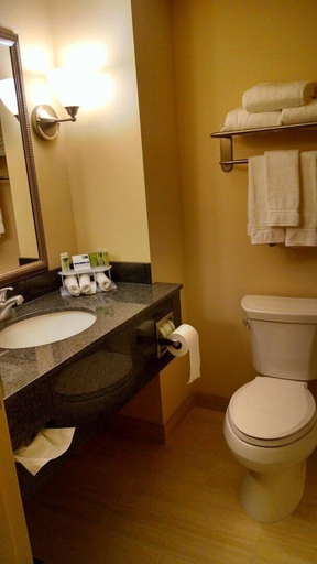 Bedroom 3, Holiday Inn Express & Suites Milford, New Haven