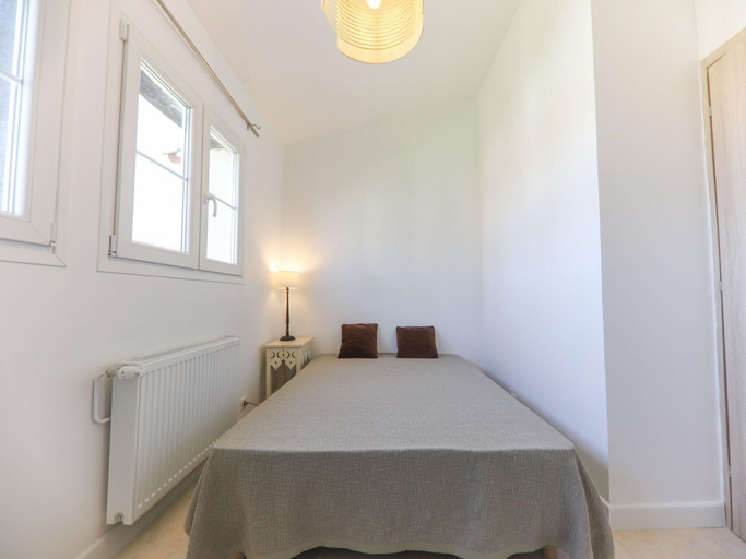 Room 2, Attractive Holiday Home in Port Grimaud With Jetty, Var