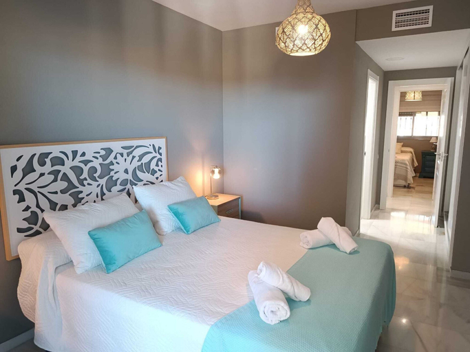 Room 2, Belvilla by OYO Apartment in Fuengirola, Málaga