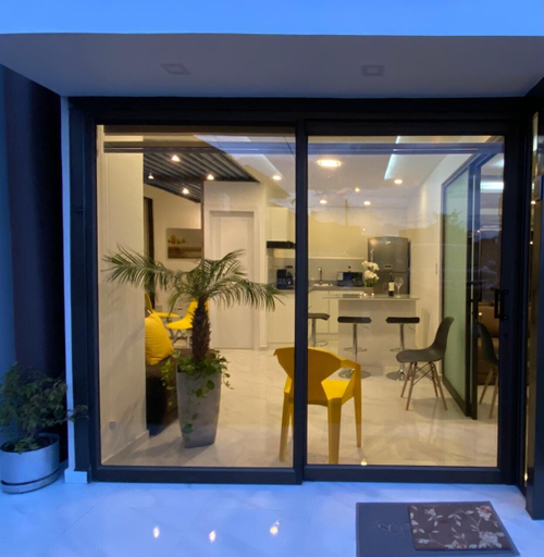 Exterior & Views