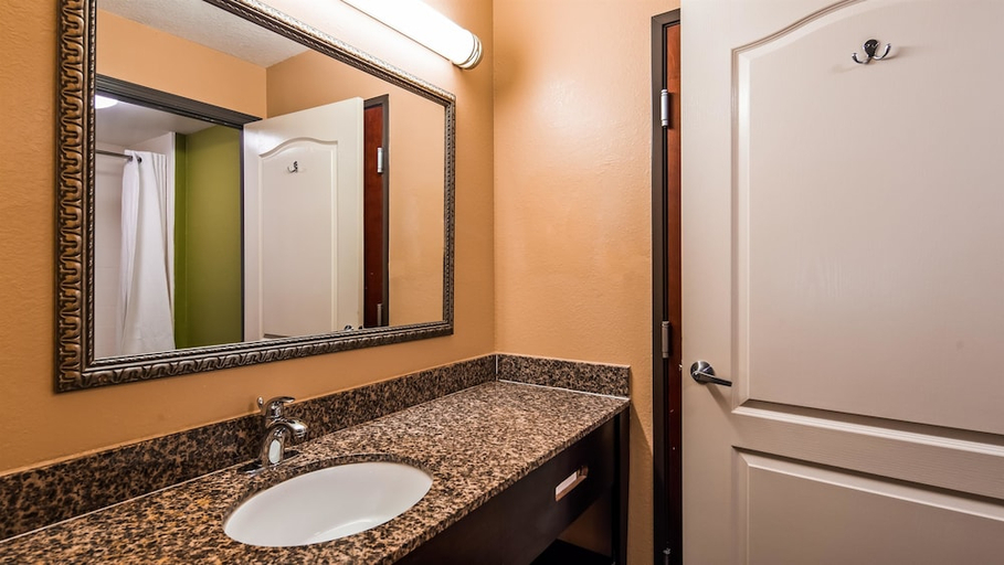 Bathroom 5, Best Western Gen X Inn, Shelby