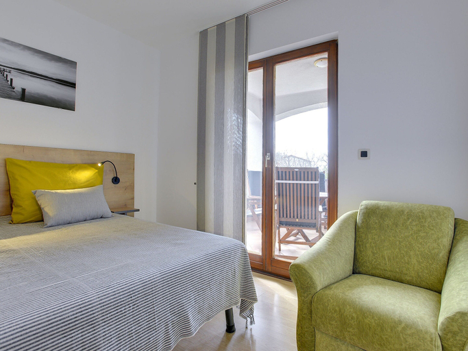 Room 5, Nicely Decorated Apartment With Private Pool, Vodnjan