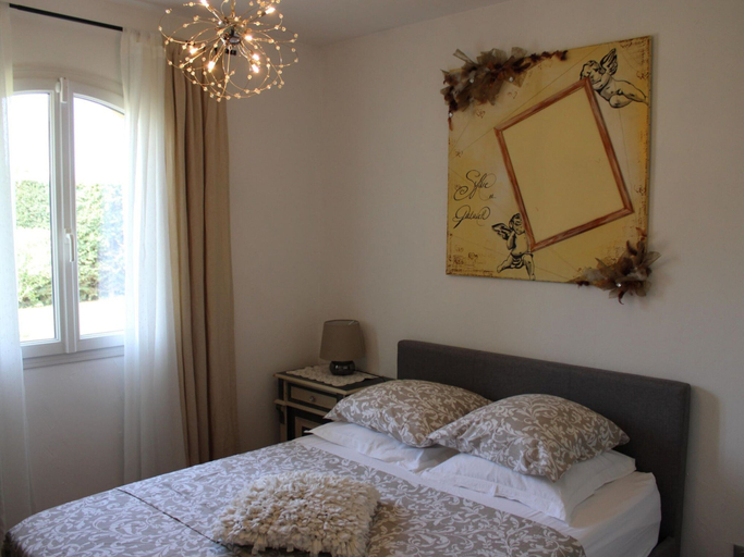Room 3, Holiday Home With Large Garden and Pool, Alpes-de-Haute-Provence