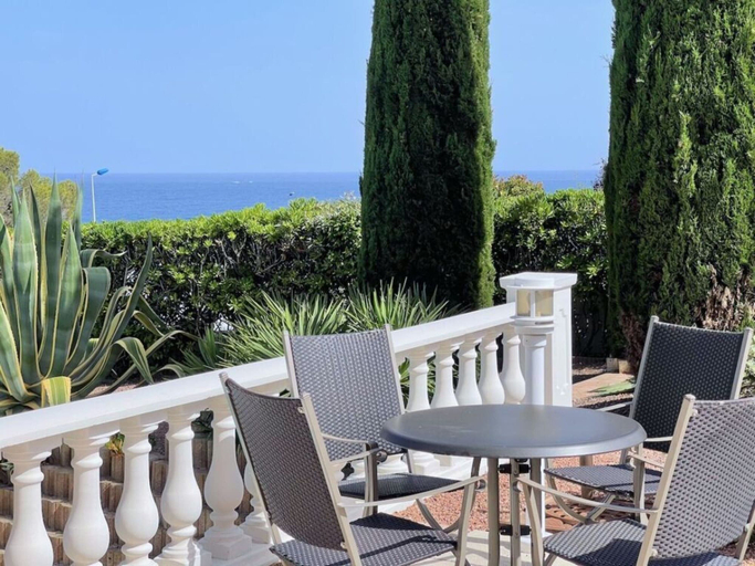 Outdoor dining, Rose Comfortable Holiday Residence, Var