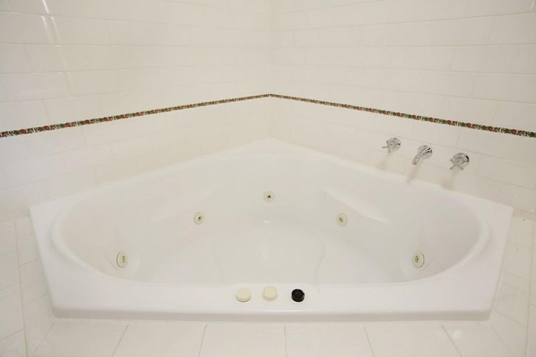Bathroom 4, Palais Royale, Blue Mountains