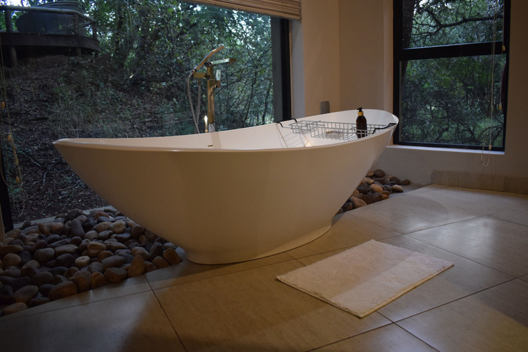 Bathroom 4, AM Lodge, Mopani