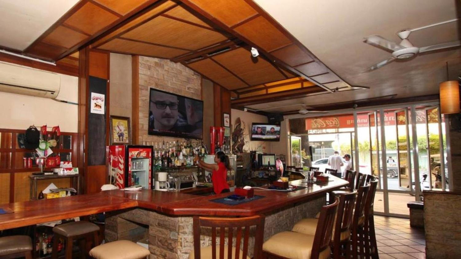 Public Area, Bar Oz Riverside, Phnom Penh