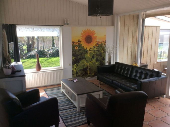 Living area 2, Attractive Apartment in Julianadorp, Den Helder
