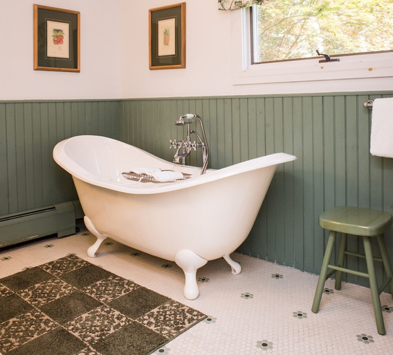 Bathroom, The Manchester View, Bennington