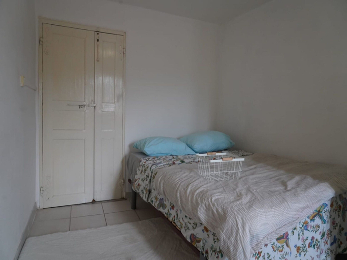 Room 5, Beautiful Holiday Home With Fireplace, Hérault