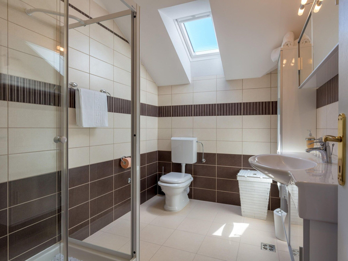 Bathroom 4, Holiday Home in Croatia with Private Pool, Zagvozd