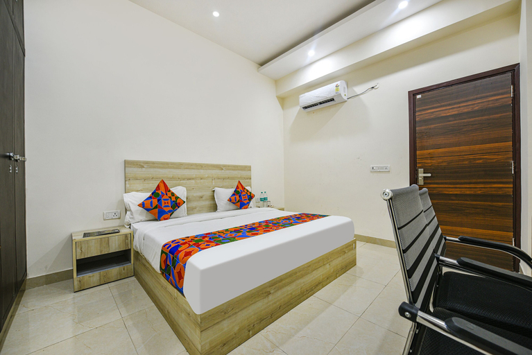 Bedroom 1, FabExpress Sunrise Sector 51, Gautam Buddha Nagar