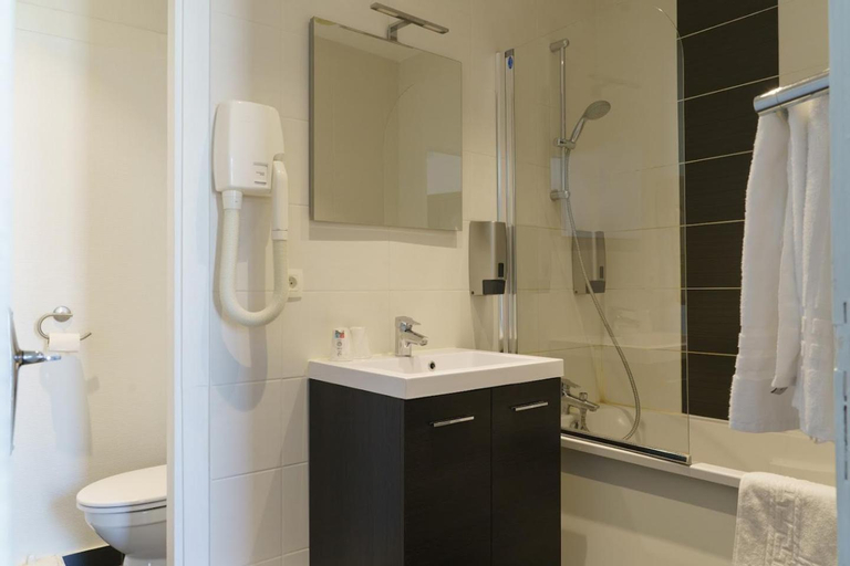 Bathroom 11