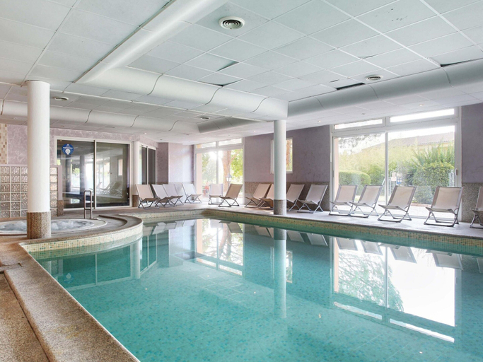 Pool 5, Apartment in Greoux-les-bains Near Lakes, Alpes-de-Haute-Provence