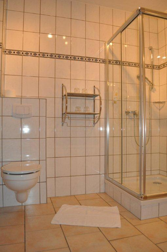 Bathroom 2, Hotel Rugen Park KG, Vorpommern-Rügen