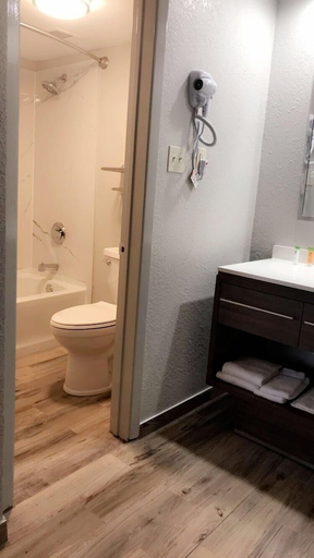 Bathroom 2, All Seasons Inn & Suites, Shelby