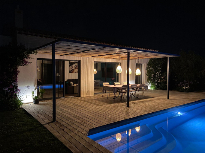 Pool 4, Inviting Holiday Home in Grimaud With Private Pool, Var