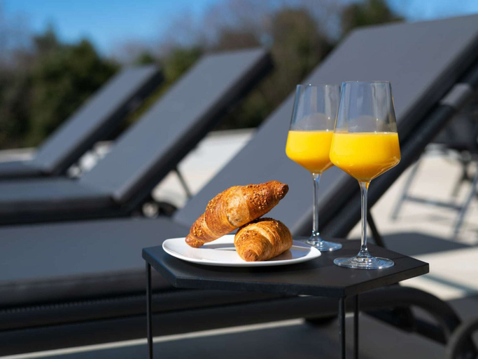 Food & Drinks 4, Stylish Stay with Hot Tub, Labin