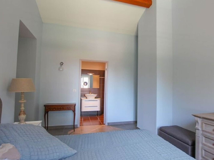 Room 2, Spacious Holiday Home in Grimaud With Large Garden, Var