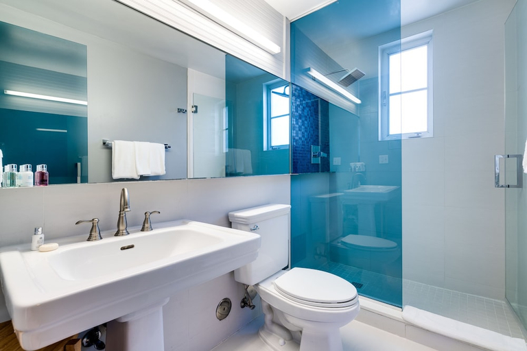Bathroom 4, Liberty Park Hotel South Beach, Miami-Dade