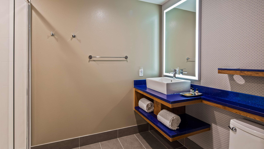 Bathroom 4, GLō Best Western Tulsa East Route 66, Tulsa