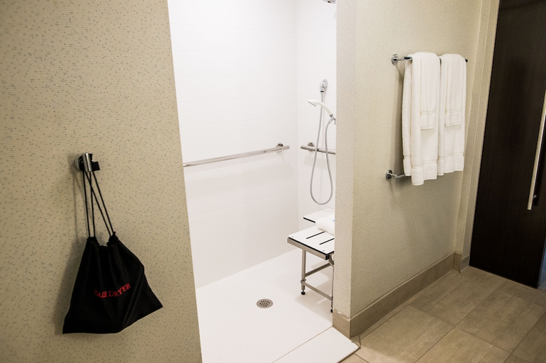 Bathroom 5, Holiday Inn Express & Suites MARIETTA, Washington