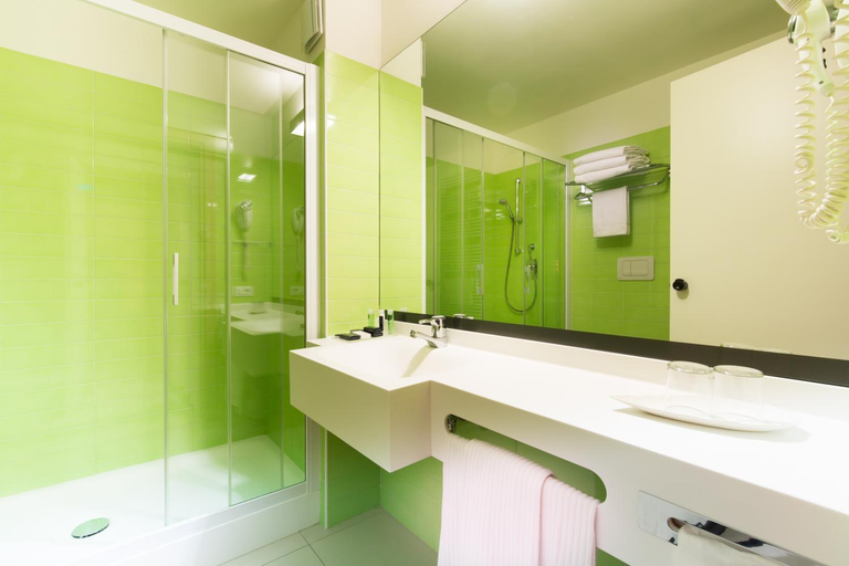 Bathroom 5, Hotel Florida, Udine