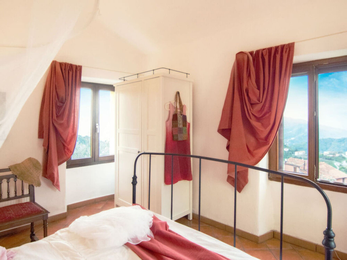 Bedroom 3, Villa Garibaldino, Massa Carrara