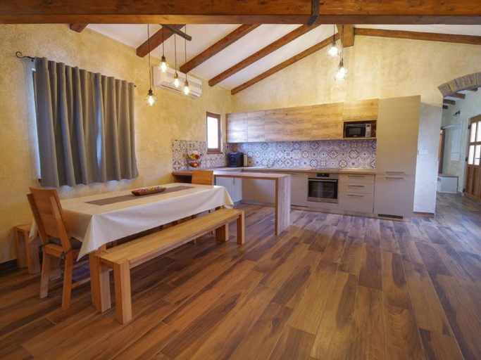 Private kitchen 5, Modern Villa With Swimming Pool and Garden, Karojba