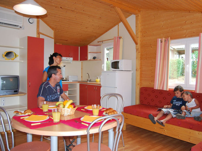 Private kitchen 4, Cottage in France With Airy Terrace, Hérault