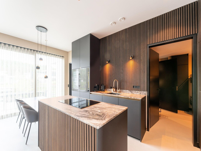 Private kitchen 3, Chic Family Villa With Play Area, Zeewolde