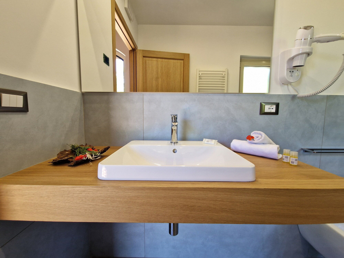 Bathroom 3, Lumia Resort, Catania