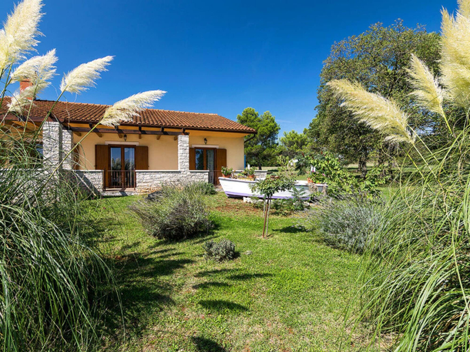 Exterior & Views 2, Villa Emanuel Comfortable Holiday Residence, Barban