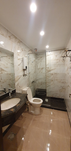 Bathroom 4, Grand Bayan Hotel at Nile Plaza, Giza
