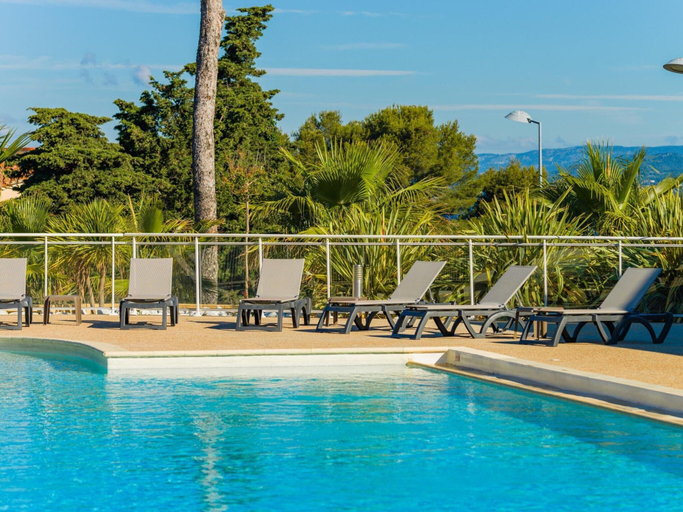 Pool 5, Apartment in Le Brusc Near Sandy Beach, Var