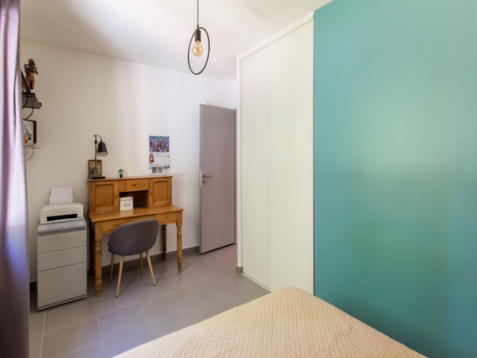 Room 5, Beautiful Holiday Home With Swimming Pool, Var