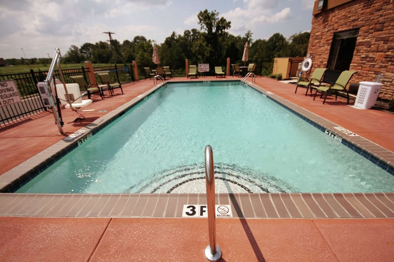 Sport & Beauty 5, Hampton Inn Milan, TN, Gibson