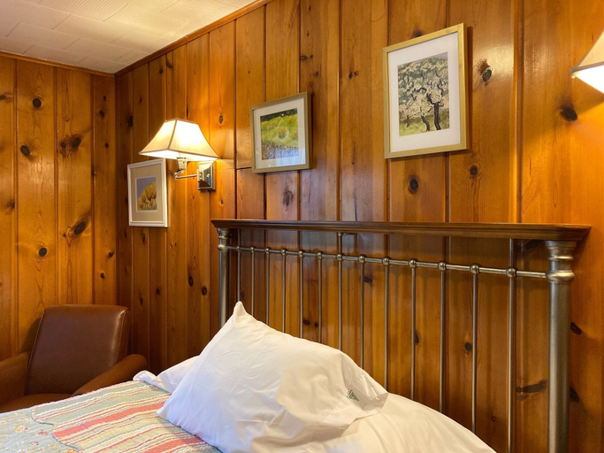 Bedroom 3, Ludington Blue Spruce Inn, Lake Michigan