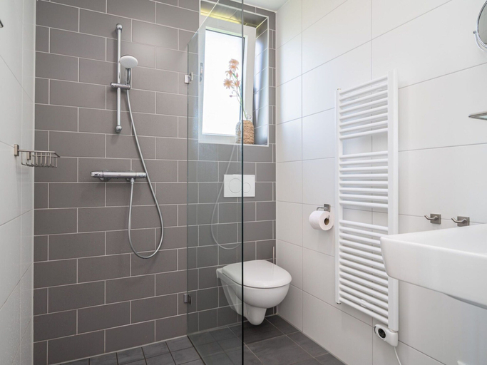 Bathroom, Beautiful Chalet With a Jetty, Near Frisian Lakes, Boarnsterhim