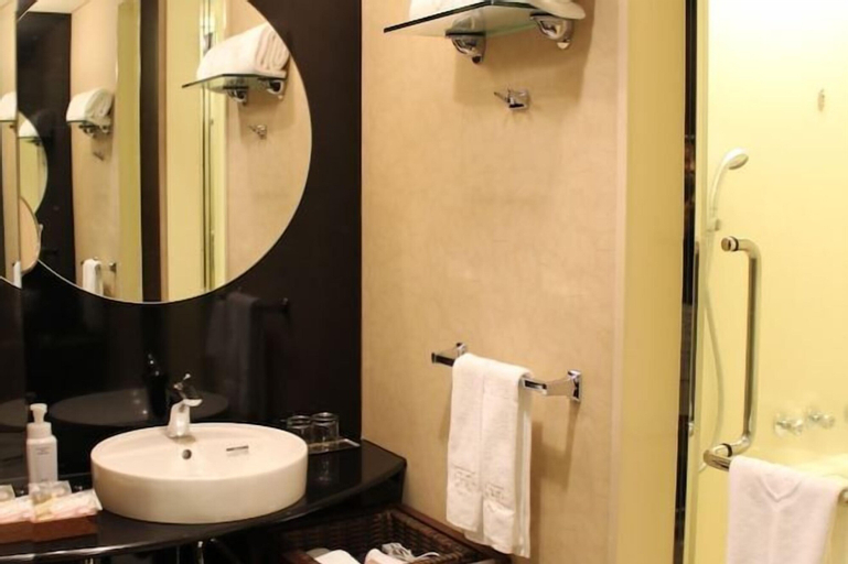 Bathroom 19