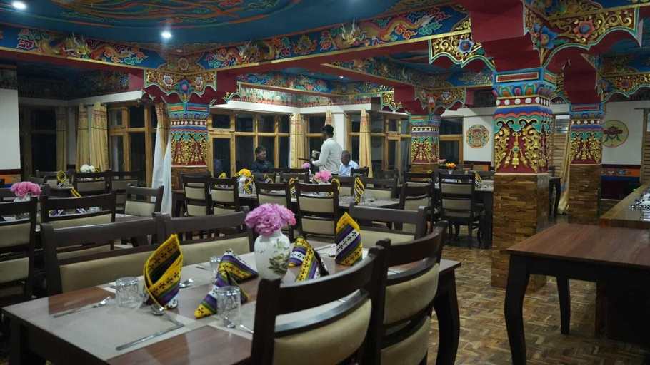 Food & Drinks 4, Hotel Martsemik, Leh